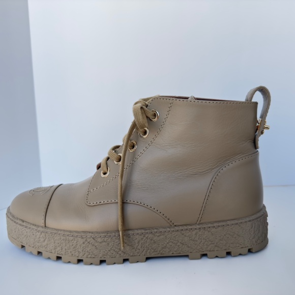 CHANEL Interlocking CC Lace Up Combat Boots. - Picture 5 of 13